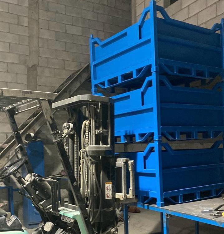 Contenedores de uso industrial para manejo de componentes automotrices